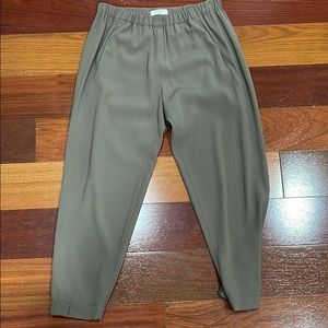 Aritzia, Babaton slacks